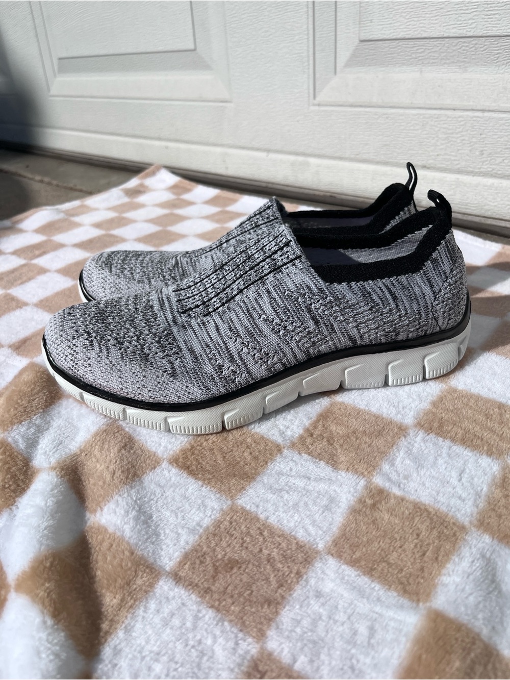 Sketchers Air Cooled Memory Foam Slip On Shoes Women’s Size 8